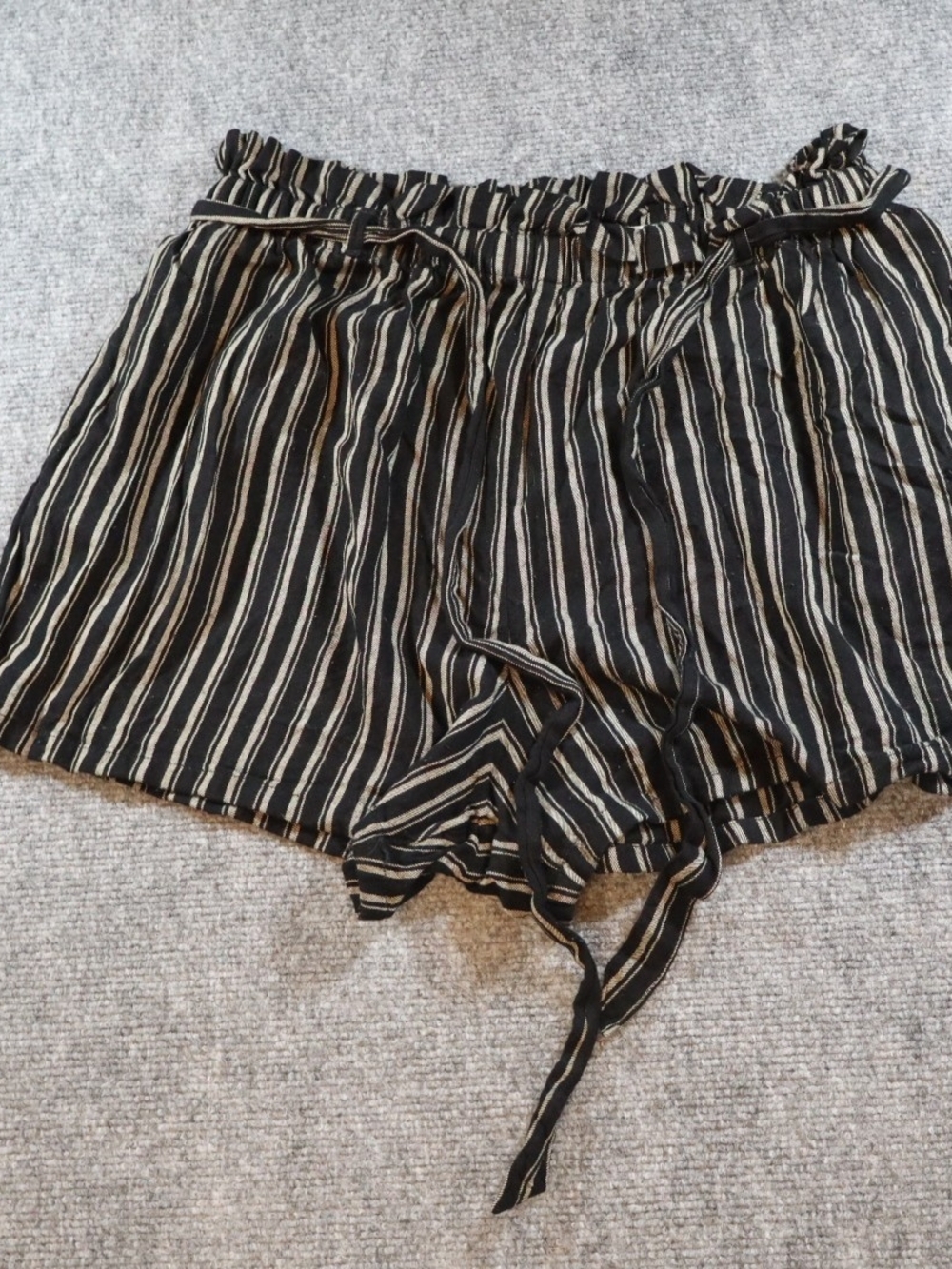 Hollister Striped Shorts Womens Medium Black Cream Tie Waist Casual Summer